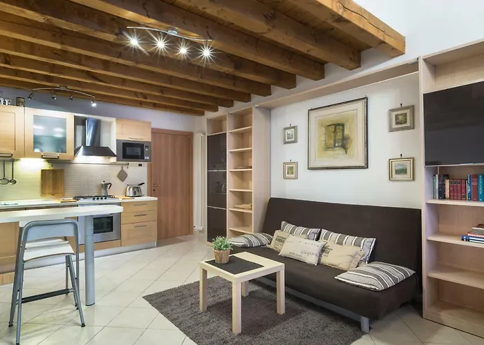 Duplex At The Entrance To Venice 2 Bathroom And Terrace